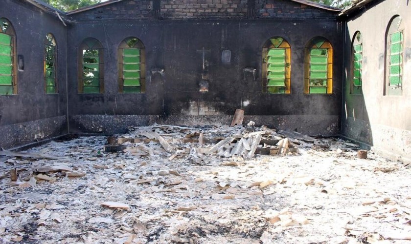 Fogo destrói Igreja, mas preserva quadro com imagem de Jesus Cristo