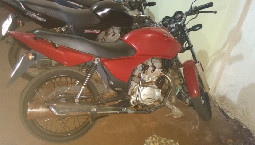 Moto é apreendida em Santa Lúcia