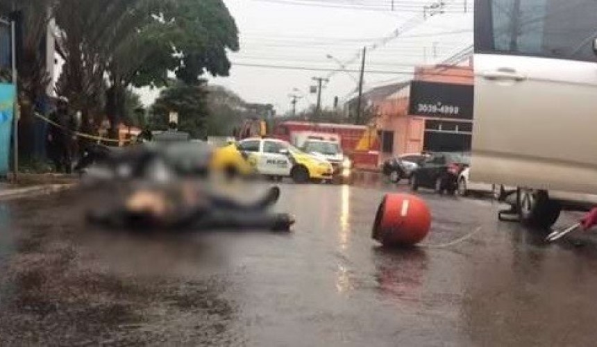 Assaltantes morrem baleados em confronto com a PM no centro de Cascavel