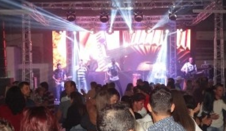 Baile marcou os 25 anos de Santa Lucia