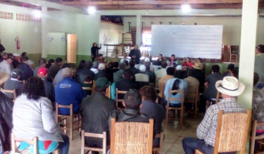 Instituto Ambiental do Paraná se reúne com agricultores atingidos pela construção de UHE Baixo Iguaçu.
