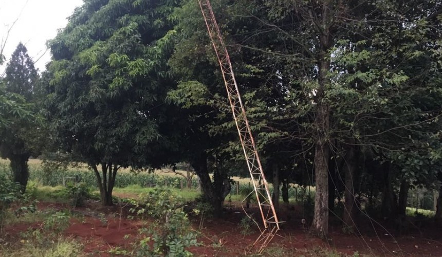 Torre de internet é derrubada por vândalos no interior de Capitão