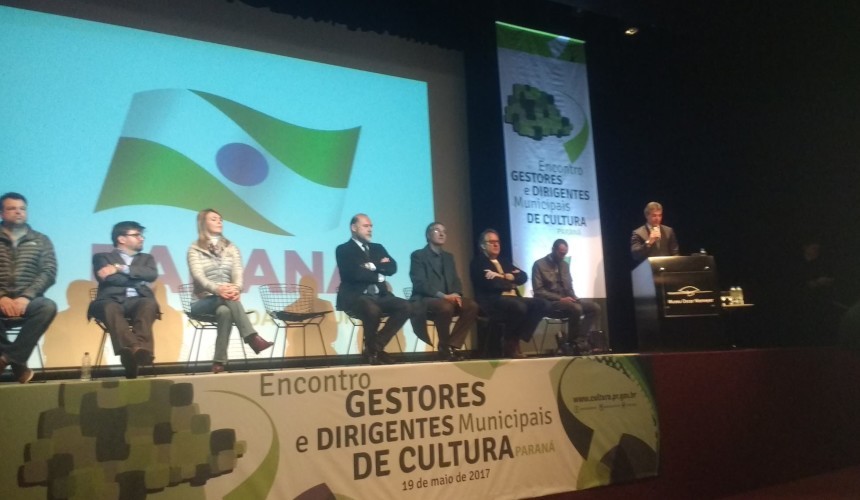 Secretária de Assistência Social e Cultura participa em  Curitiba de encontro de gestores