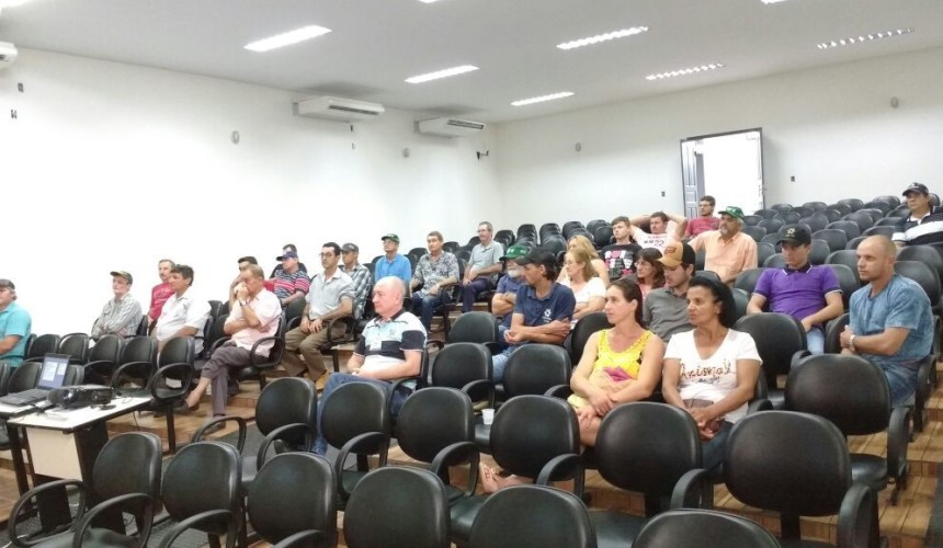 Agricultores da chamada pública do leite participaram de reunião em Santa Lucia