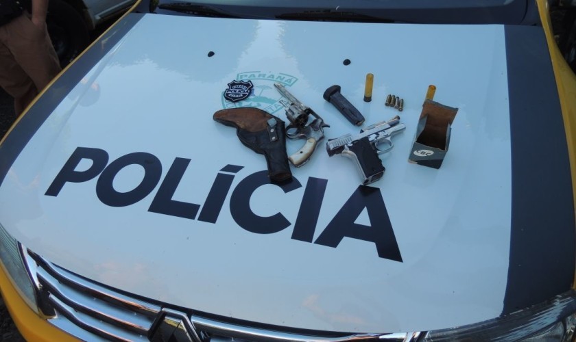 Operação conjunta das Policias Civil e Militar de Capitão prende 5 pessoas em Santa Lúcia por porte ilegal de arma