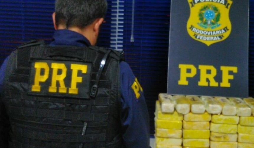 PRF de Lindoeste encontra grande quantidade de cocaína em fundo falso
