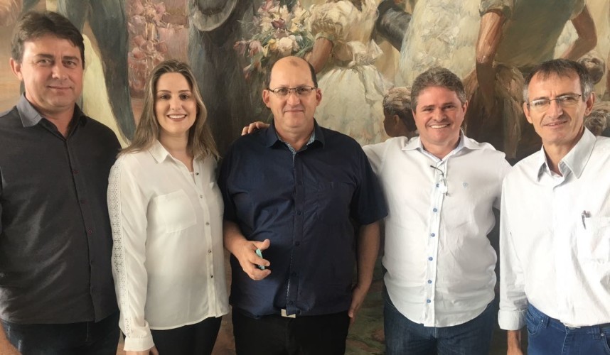 Prefeito de Capitão assina convenio para compra de Van para o transporte de pacientes