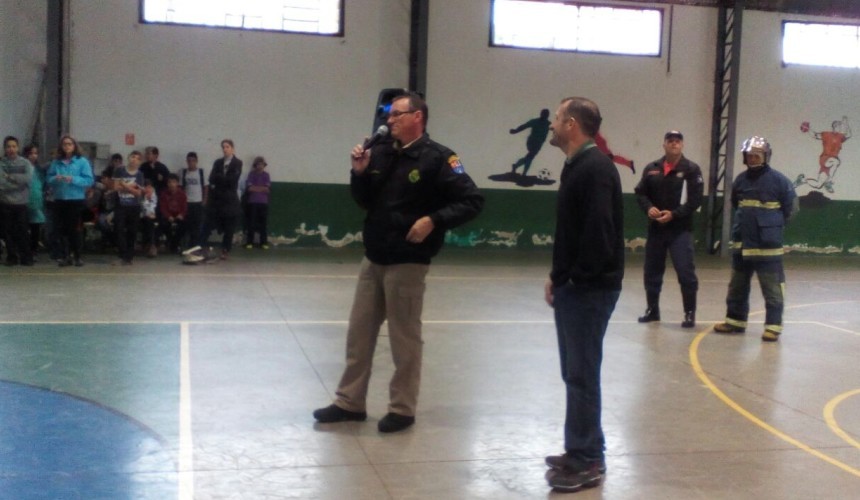 Bombeiros de Capitão fazem evacuação simulada no Colégio Antônio de Castro Alves