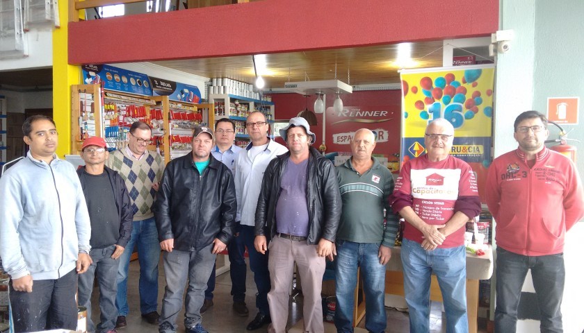 Tintas Renner promove capacitação de pintores em Capitão