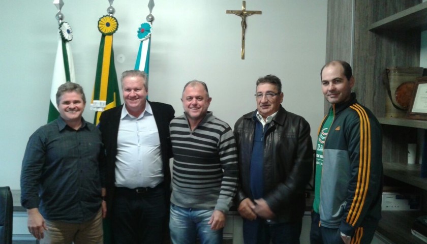 Prefeito Claudio recebe Deputado Estadual Luís Corti em Capitão