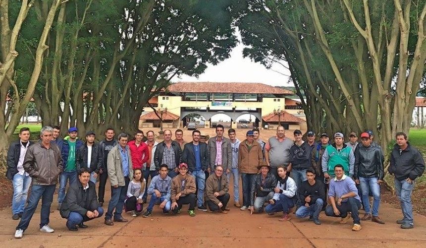 Caravana de agricultores de Nova Prata do Iguaçu participam de Dia de Campo
