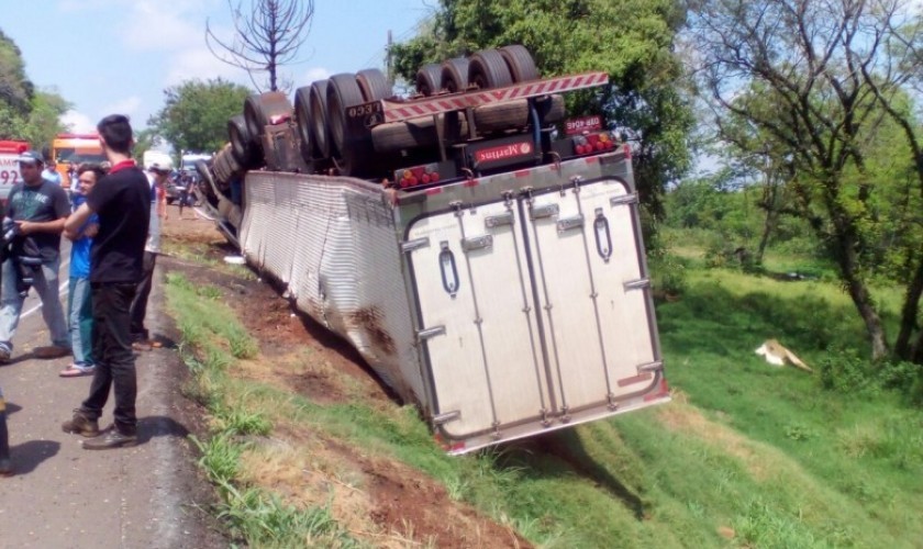 PRF fala sobre acidentes envolvendo caminhões com carga  curva do Barea em Capitão