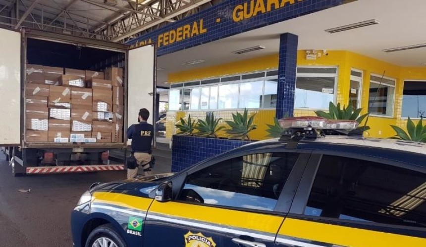 PRF apreende em Santa Catarina caminhão que saiu de Santa Lucia com 125 mil maços de cigarro