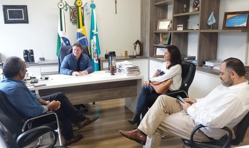 Prefeito Claudio recebe autoridades e realiza visitas em instituições de Capitão