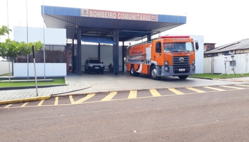 Bombeiros realizam resfriamento de silo em Capitão