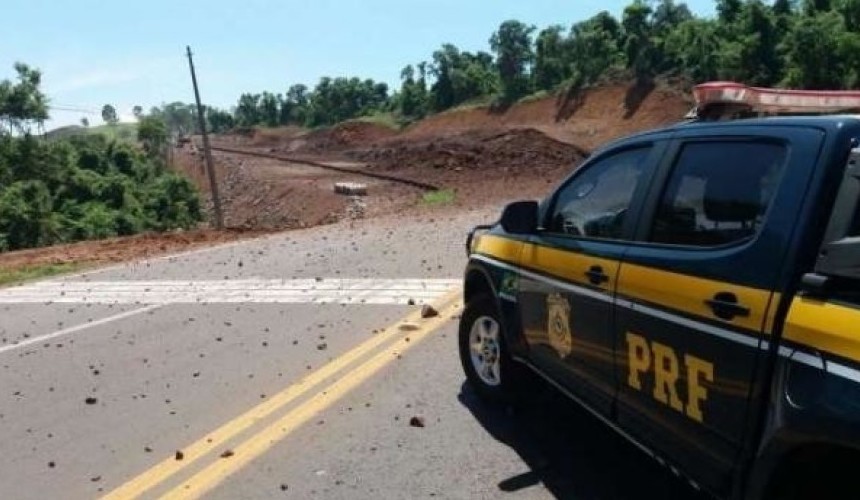 BR-163 está interditada neste momento em Lindoeste