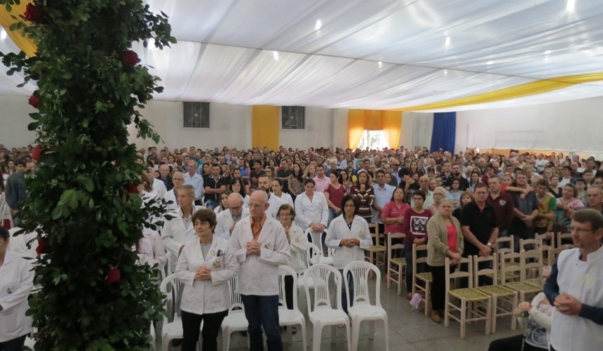 Grande número de fies celebram o dia de Corpus Christi em Capitão