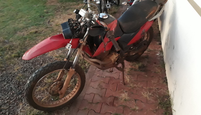 Motociclista cai em buraco da obra de duplicação da BR-163 após fuga da Polícia