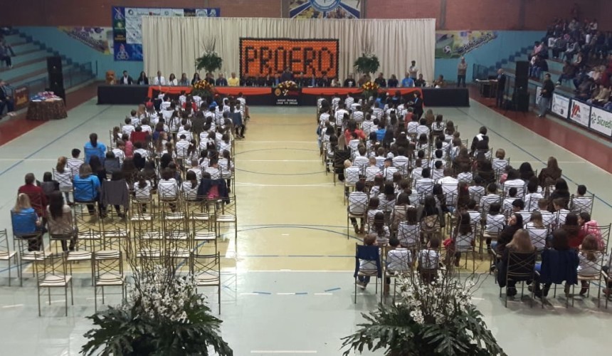 Formatura do Proerd em Capitão lota Ginásio de Esportes