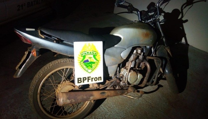BPFron e PM apreendem motocicleta com placa clonada em Capanema
