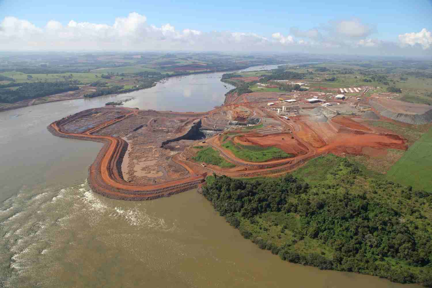 Obras da Usina Baixo Iguaçu podem ser retomadas a qualquer momento