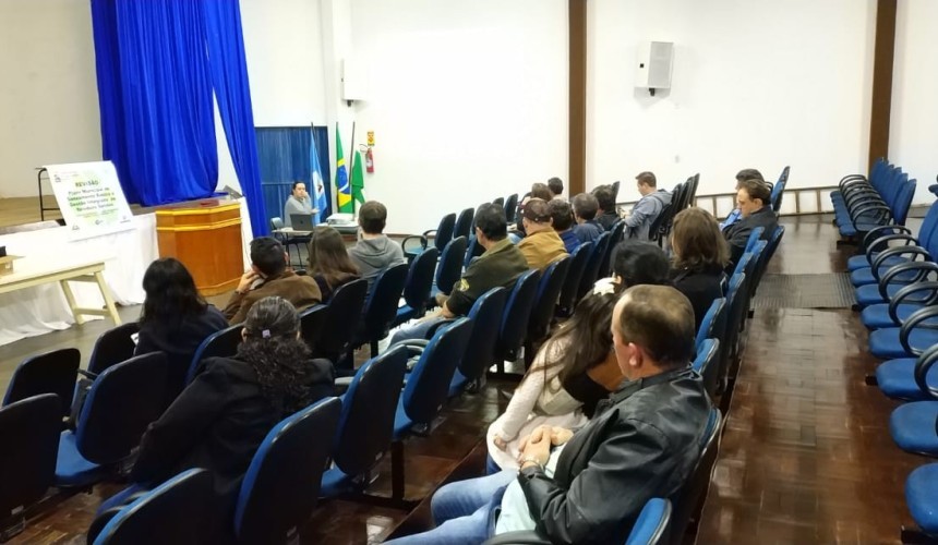 Saneamento básico e gestão de resíduos sólidos foi tema de reunião na Casa da Cultura em Capitão