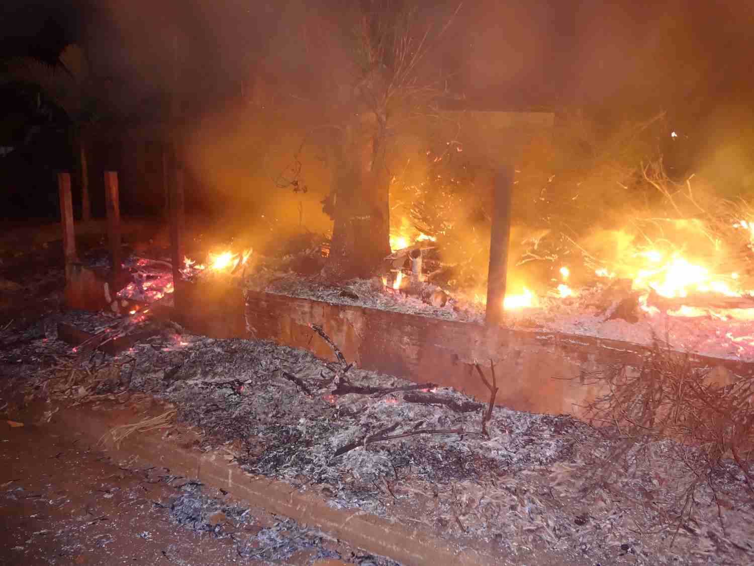 Fogo na madruga assusta moradores em Capitão