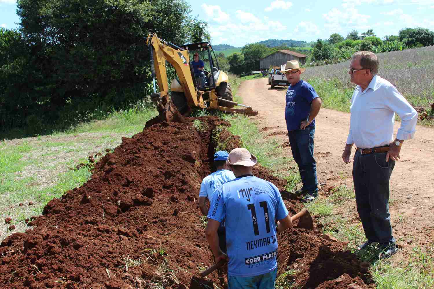 Rede de água na linha Nossa Senhor Aparecida está quase pronta