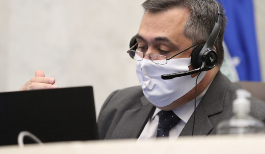 Paraná anuncia liberação das aulas presenciais para anos finais de cursos da área da saúde