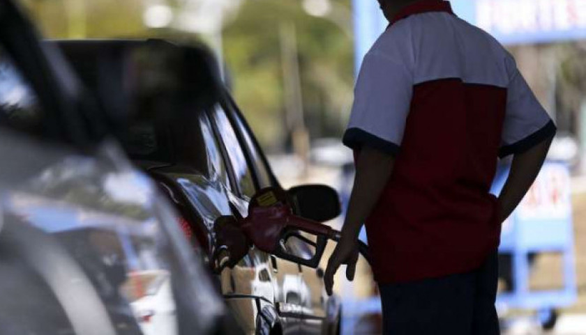 Gasolina aumenta 4% nas refinarias, anuncia Petrobras