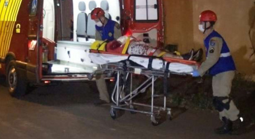 Rapaz é esfaqueado pela ex-esposa durante discussão, em Cascavel