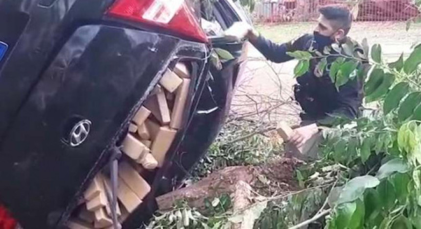 Carro apreendido pela PRF em Cascavel estava carregado com 502,2kg de maconha