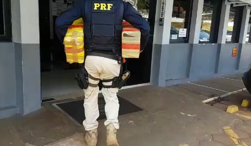 PRF de Lindoeste aprende veículo Gol que transportava drogas