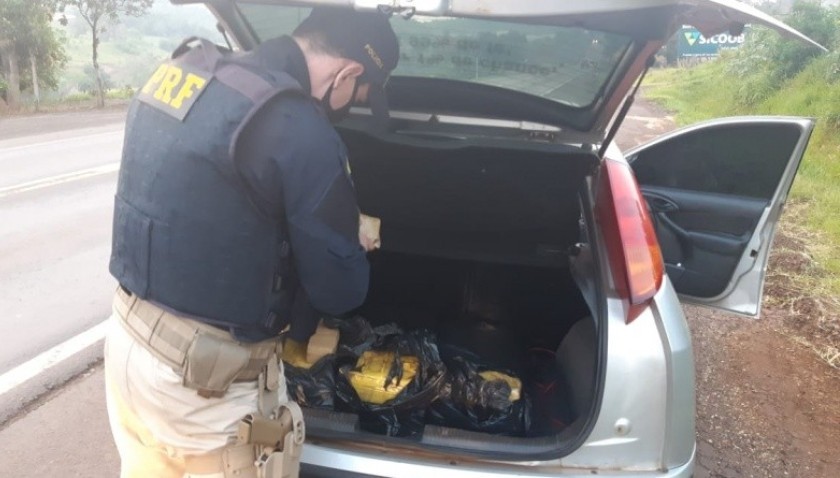 PRF apreende 55 quilos de maconha em Realeza