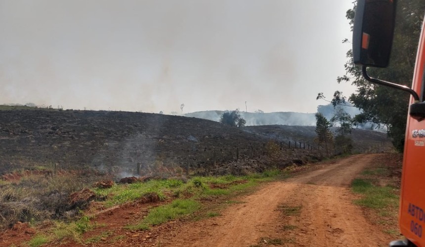 Bombeiros de Capitão combatem dois incêndios ambientais em Lindoeste