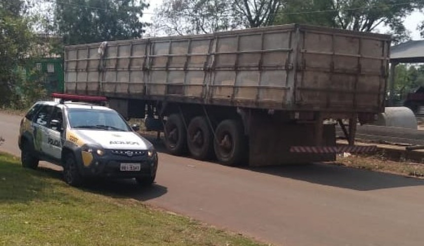 Carreta com carga avaliada em cerca de R$ 200 mil furtada em Capitão, é recuperada em Salto do Lontra