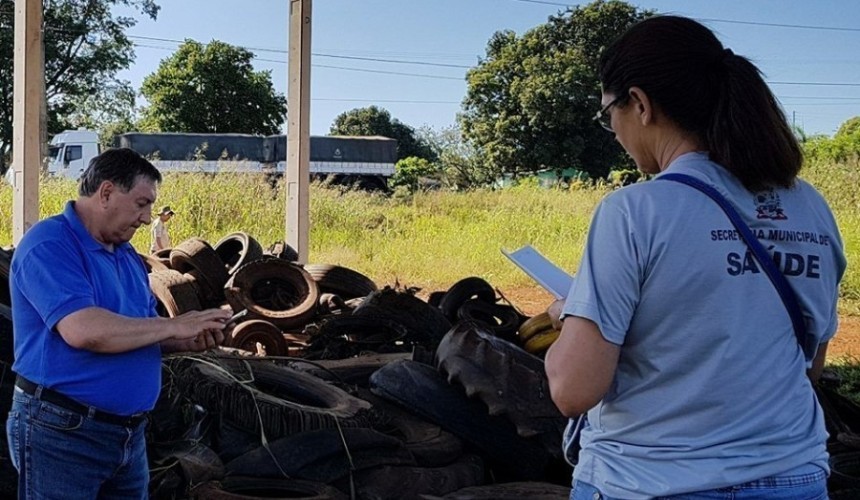 Agentes de endemias realizam levantamento sobre a dengue em Capitão