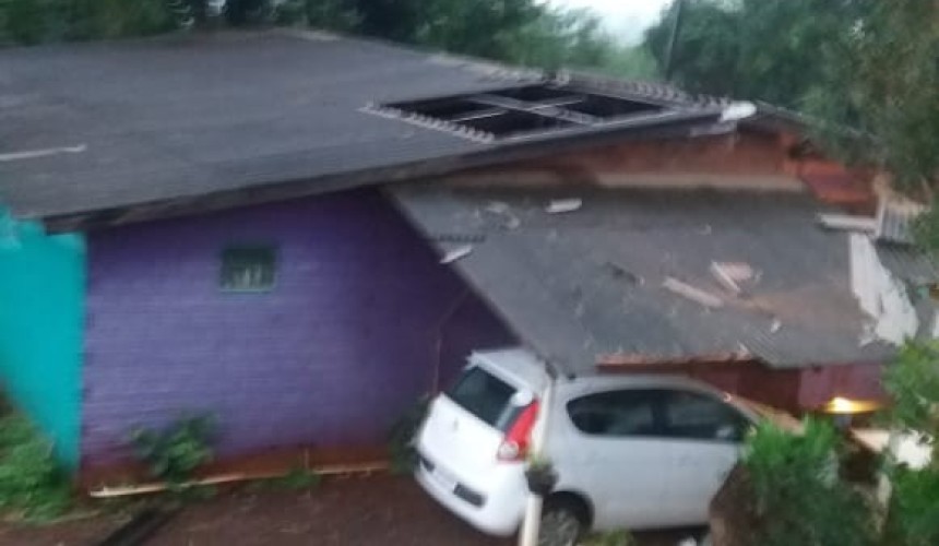 Fortes ventos causam destelhamento em propriedade no interior de Capitão