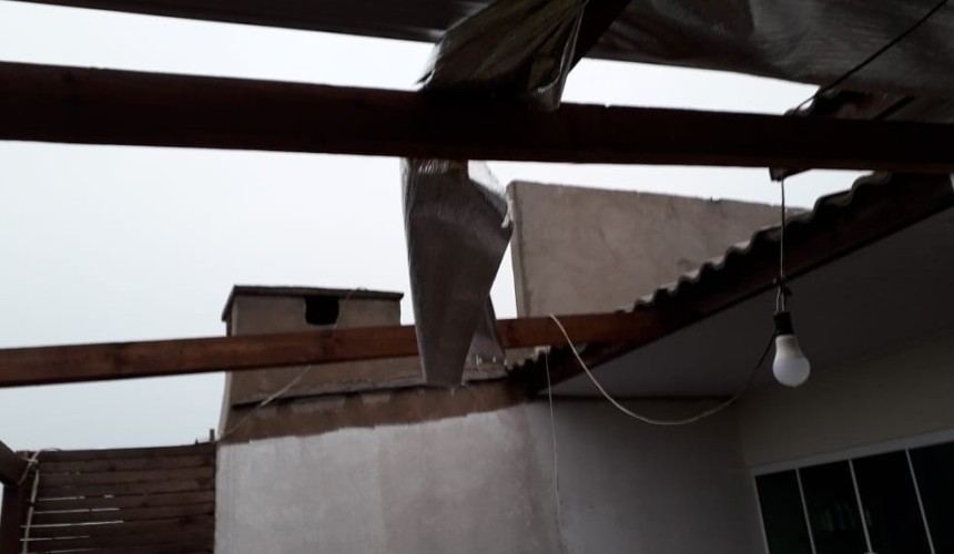 Ventos fortes causam prejuízos em residências de Capitão