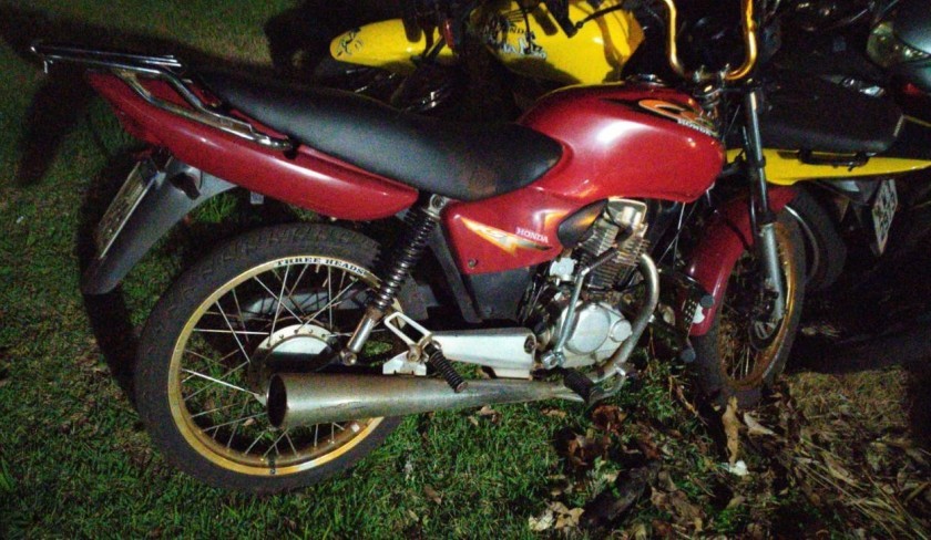 PM apreende motocicleta com débitos conduzida por homem sem CNH em Capitão