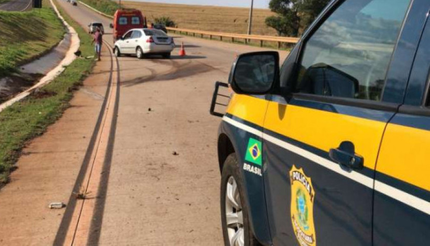 Casal de idosos se fere em capotamento na BR 163, em Cascavel