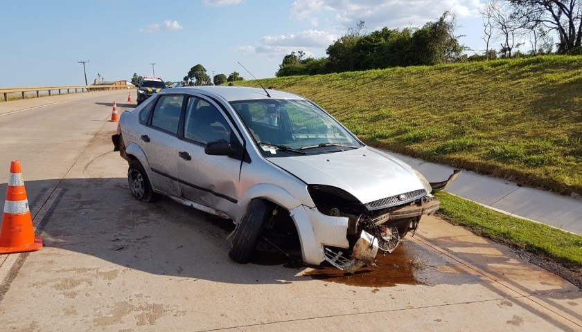 Mulher fica ferida em capotamento na BR-163, em Cascavel