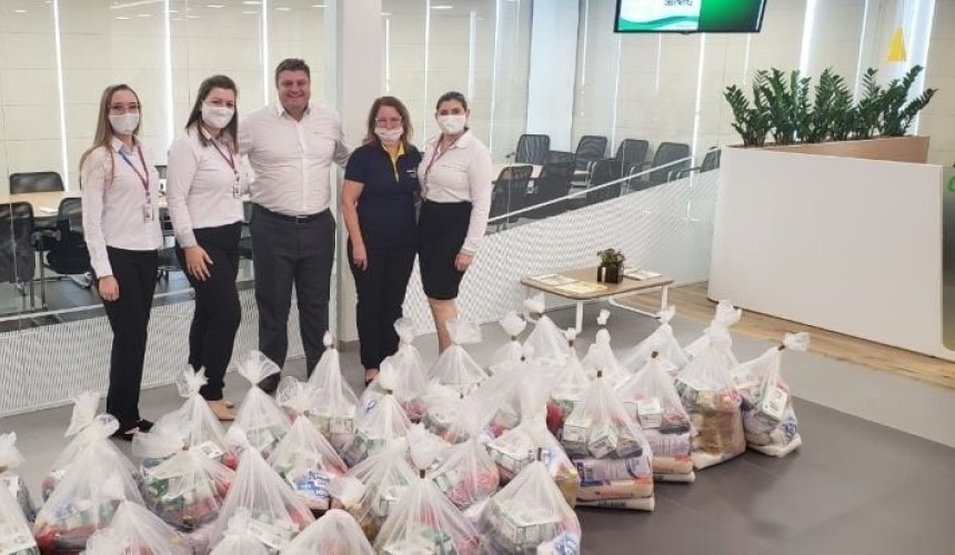 SICREDI entrega Cestas básicas ao Rotary Club que distribuirá à famílias carentes de Capitão