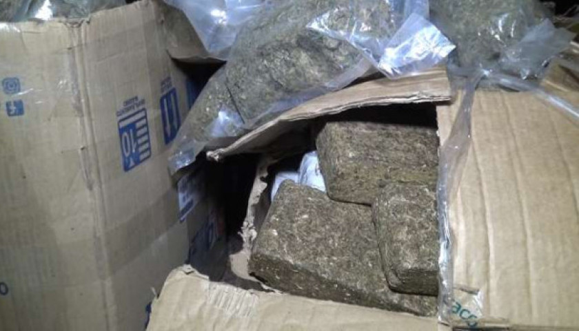 PRF apreende veículo carregado com maconha e capulho, na BR 277 em Santa Tereza do Oeste