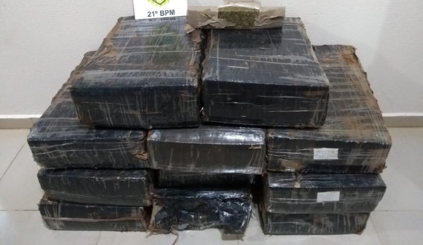 PM apreende mais de 260 kg de maconha após condutor fugir por cerca de dez quilômetros, em Nova Prata do Iguaçu