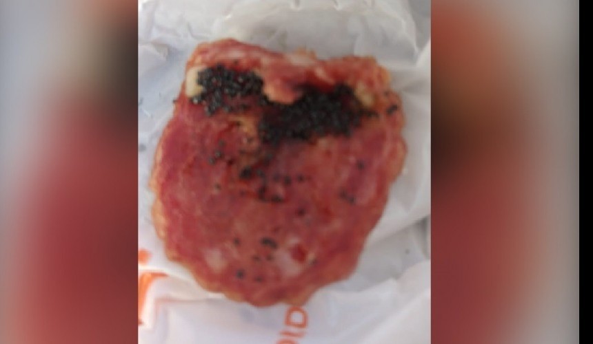 Moradora encontra alimento recheado com veneno que teria sido jogado para animais em Cascavel