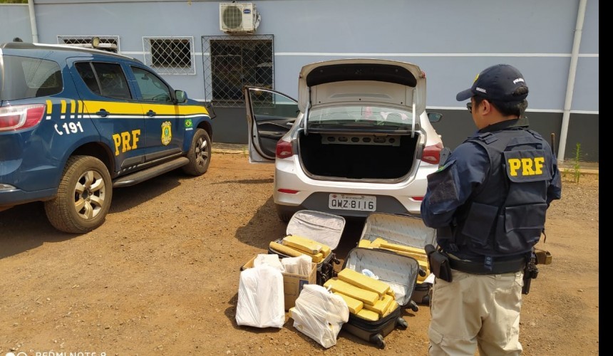 Homem e mulher grávida de 8 meses são presos com mais de 100 kg de drogas na BR-163 em Santa Lúcia