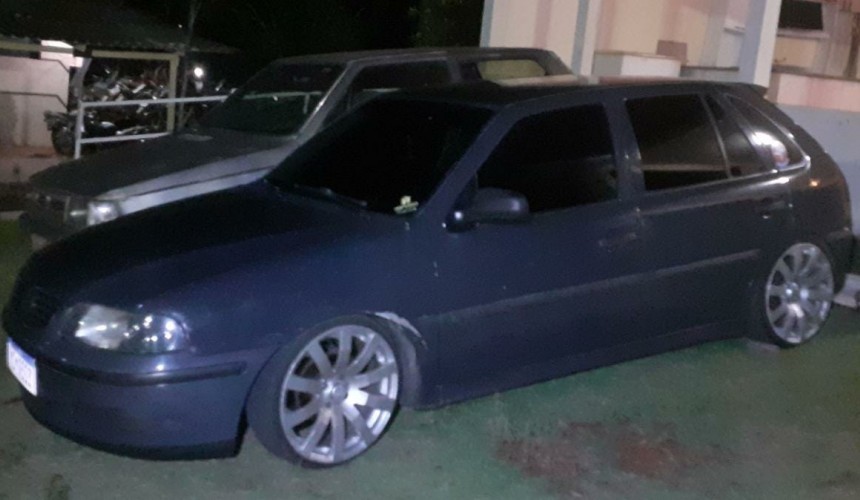 Sem habilitação e com escapamento adulterado, homem tem carro apreendido em Capitão