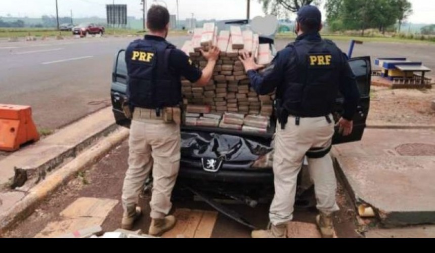 Em carro roubado, PRF apreende 212 kg de maconha na BR 277, em Santa Terezinha de Itaipu