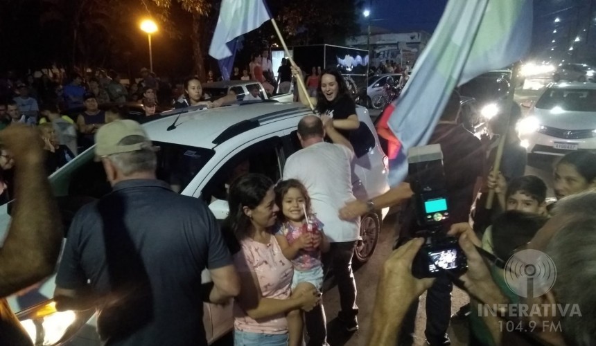 Noite de comemoração: Milhares de marquesienses festejaram a vitória de Maxwell Scapini